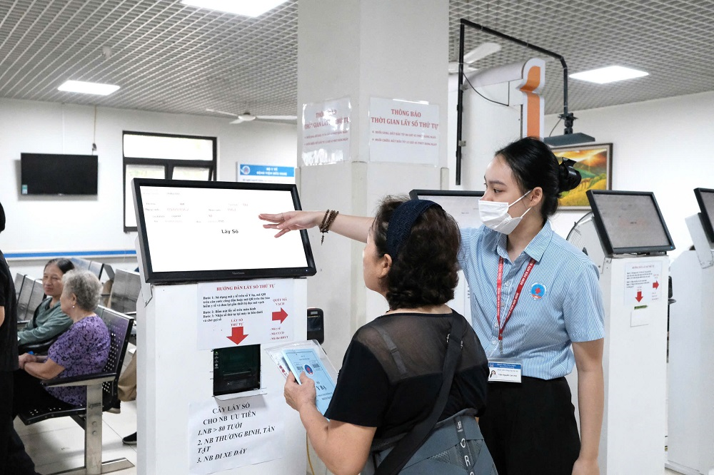 Bệnh viện Hữu Nghị: Đơn giản hóa công nghệ, tối ưu trải nghiệm khám, chữa bệnh cho người cao tuổi